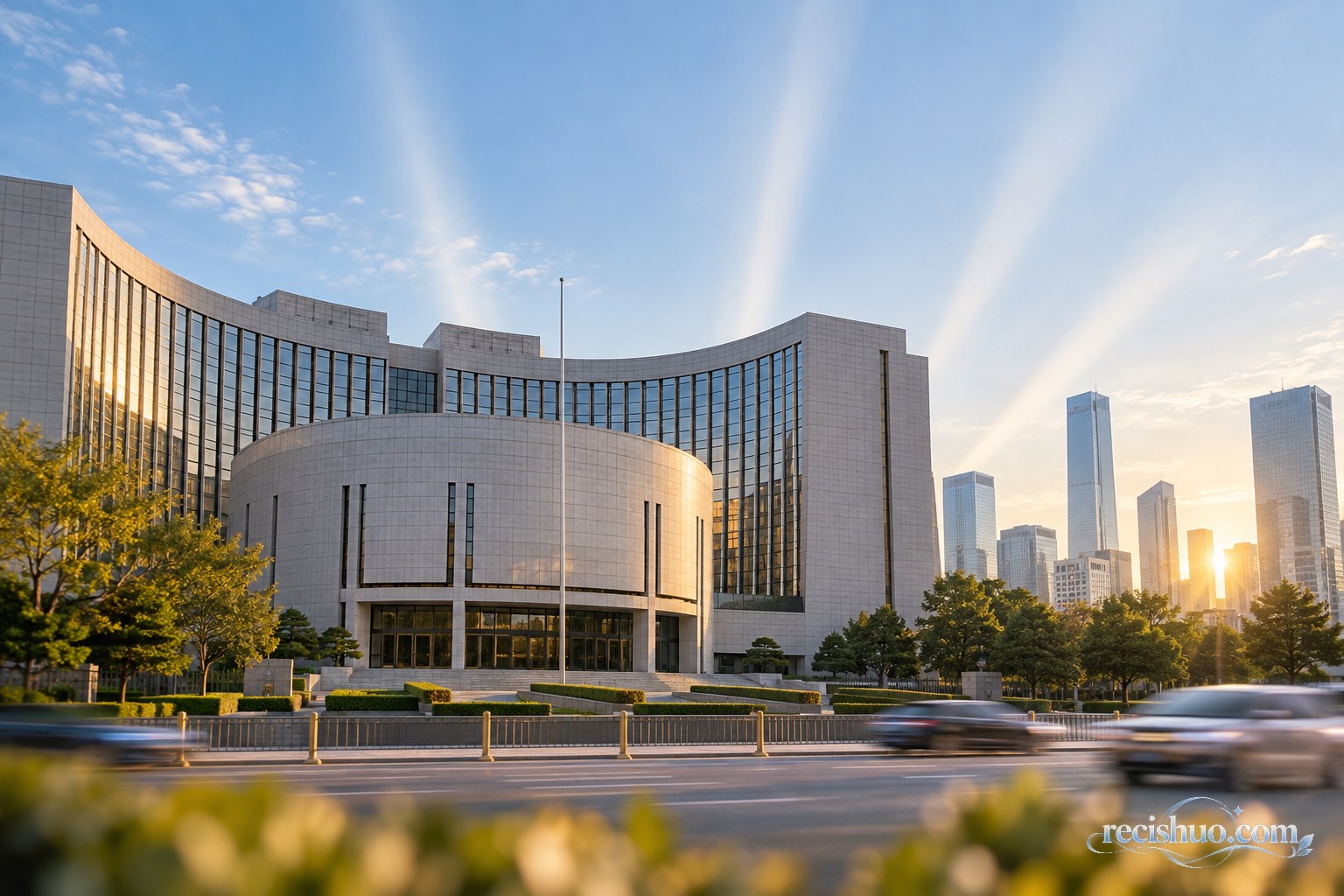 清晨阳光下庄重的现代金融建筑与城市街景