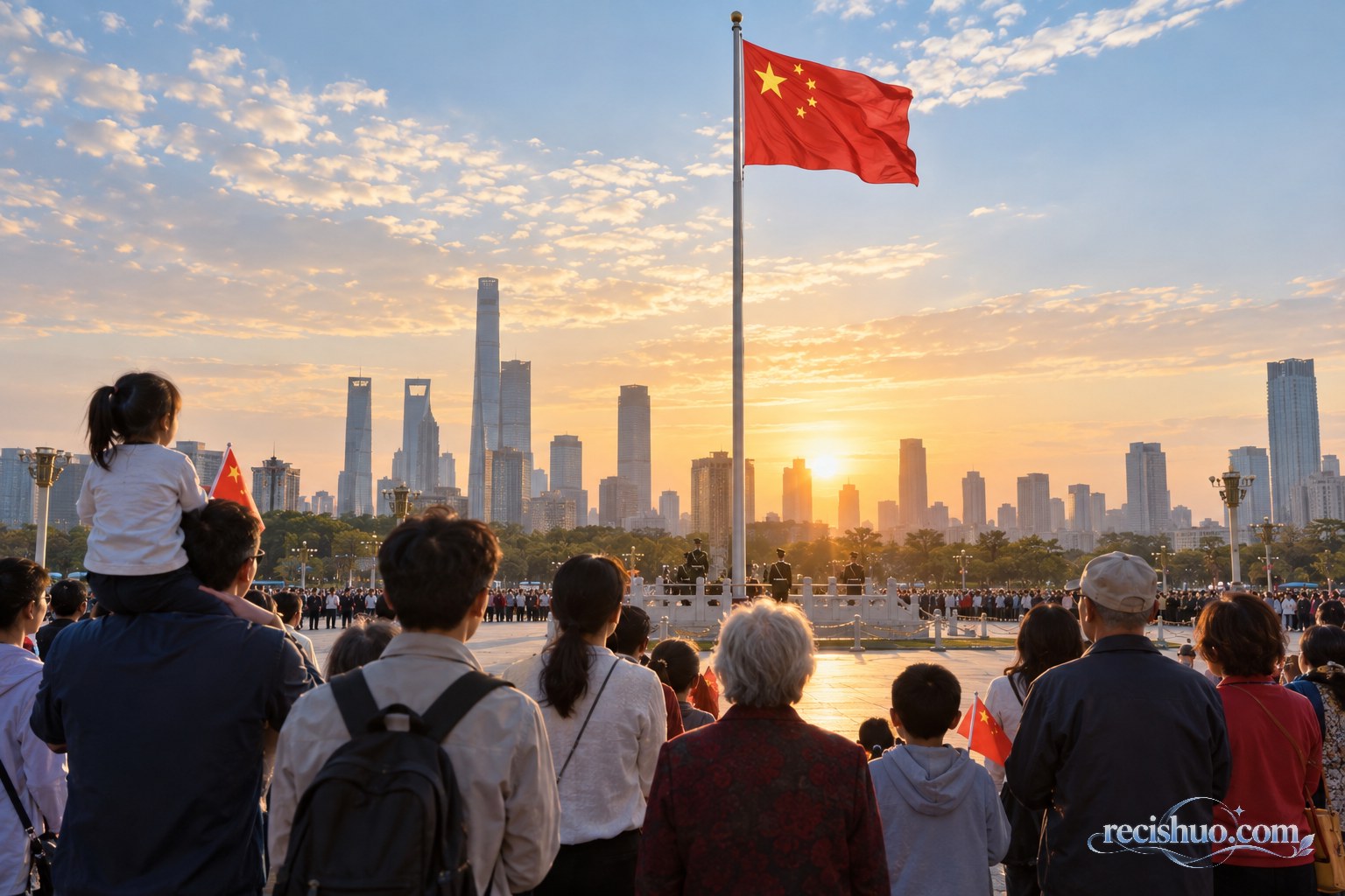 国庆清晨,不同年龄的市民在城市广场共同注视迎风飘扬的五星红旗