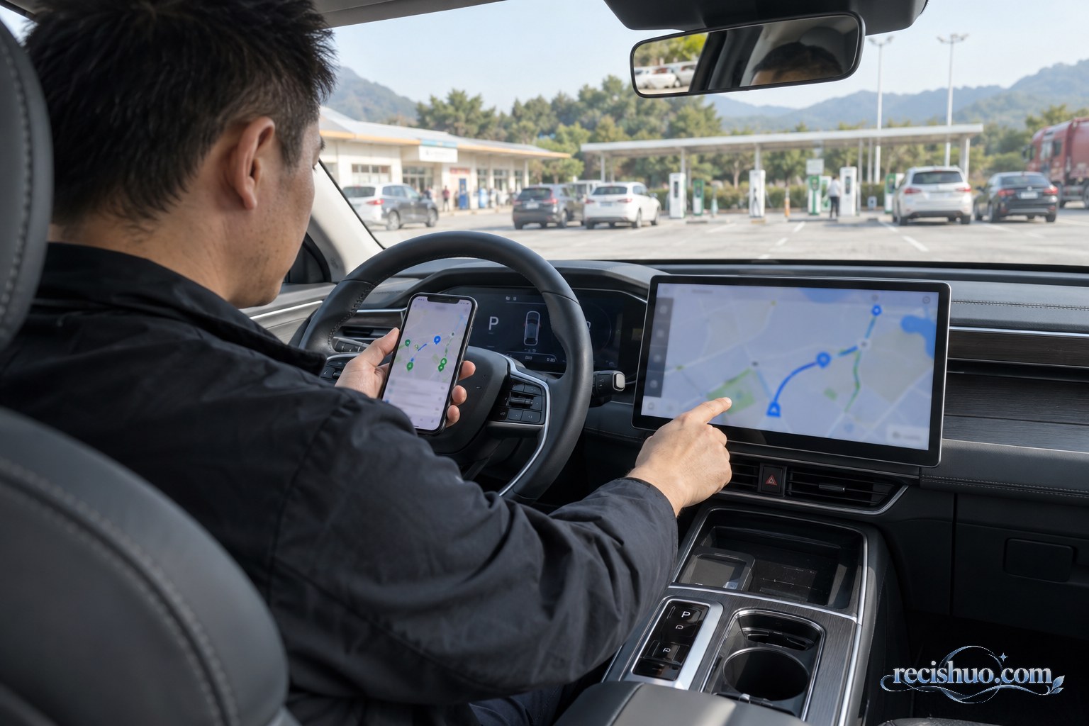 驾驶员将车辆安全停稳后查看剩余续航并规划后续补能路线