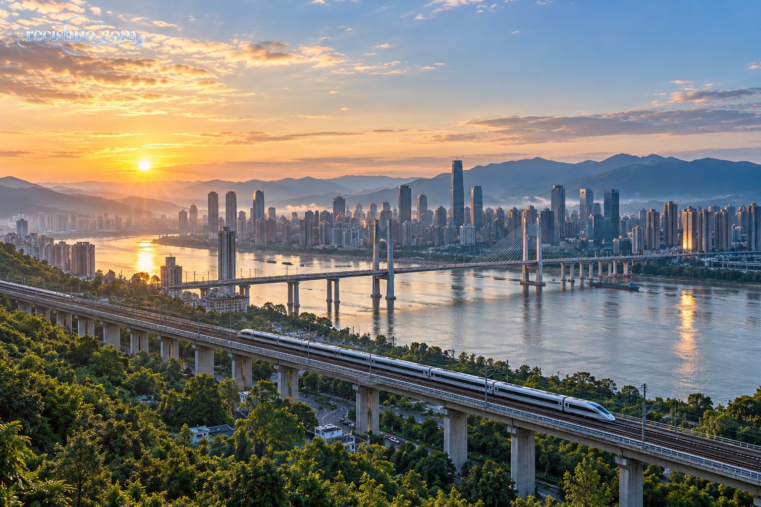 晨光中的跨江大桥、高铁、城市与青山共同构成当代发展图景